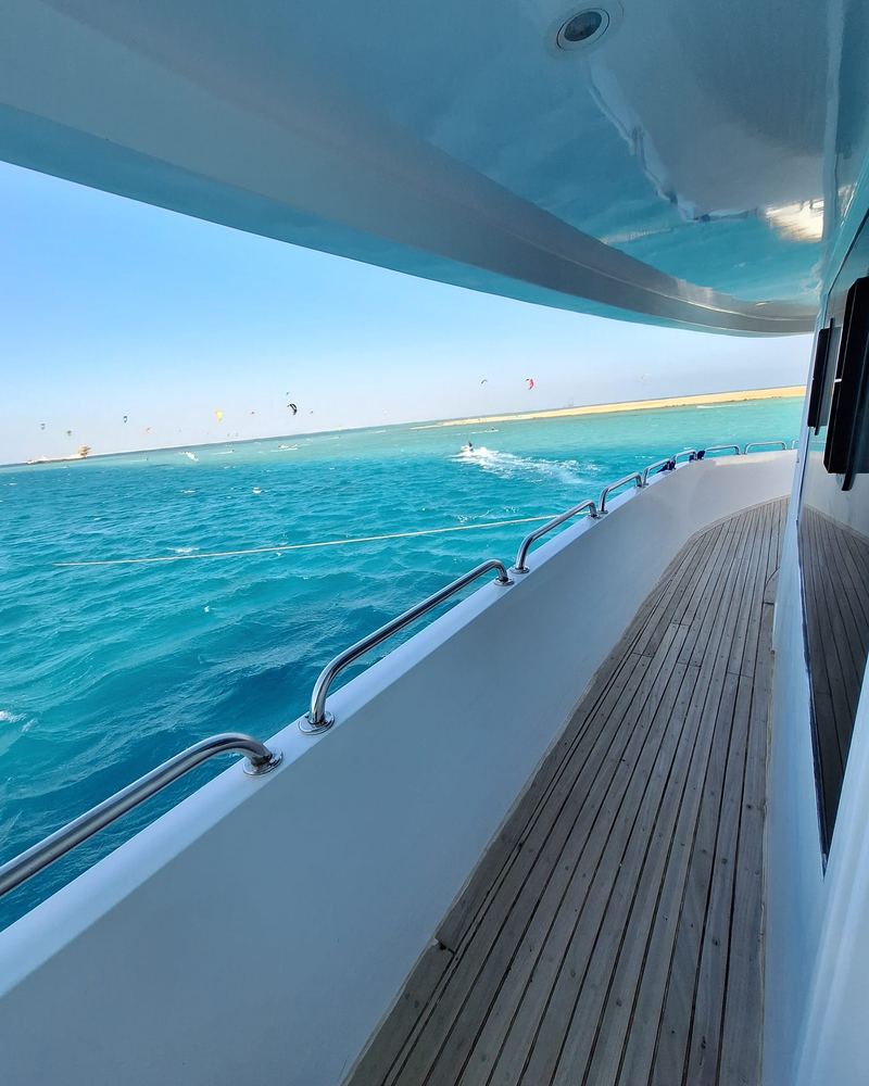From the yacht's deck to a lagoon full of kites