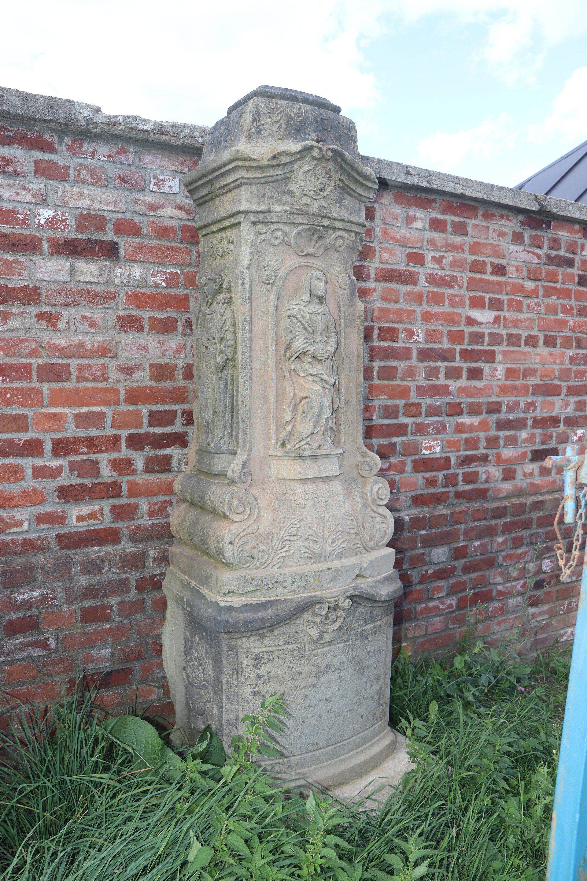 Overview of wayside cross 2 at cemetery in Královec, Trutnov District