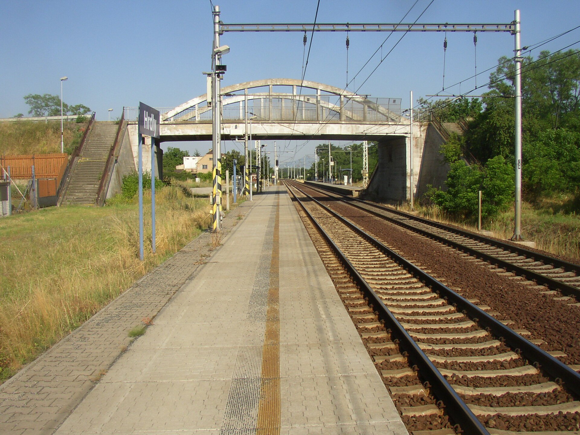 Hrdly CZ road bridge over railway station 024