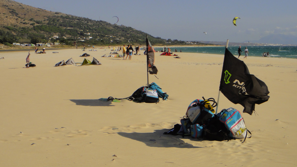 Kiting schools on the beach - panoramio