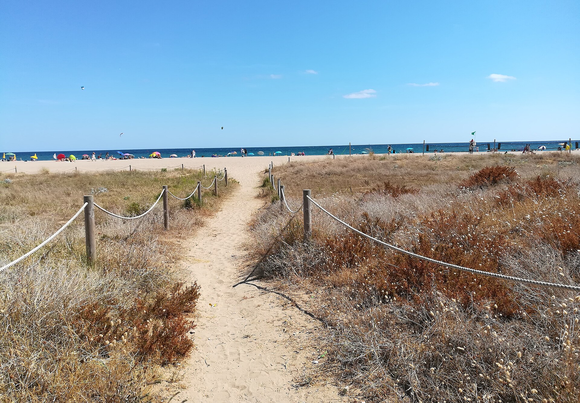 07 Platja de Lluminetes (Castelldefels), accés entre les dunes