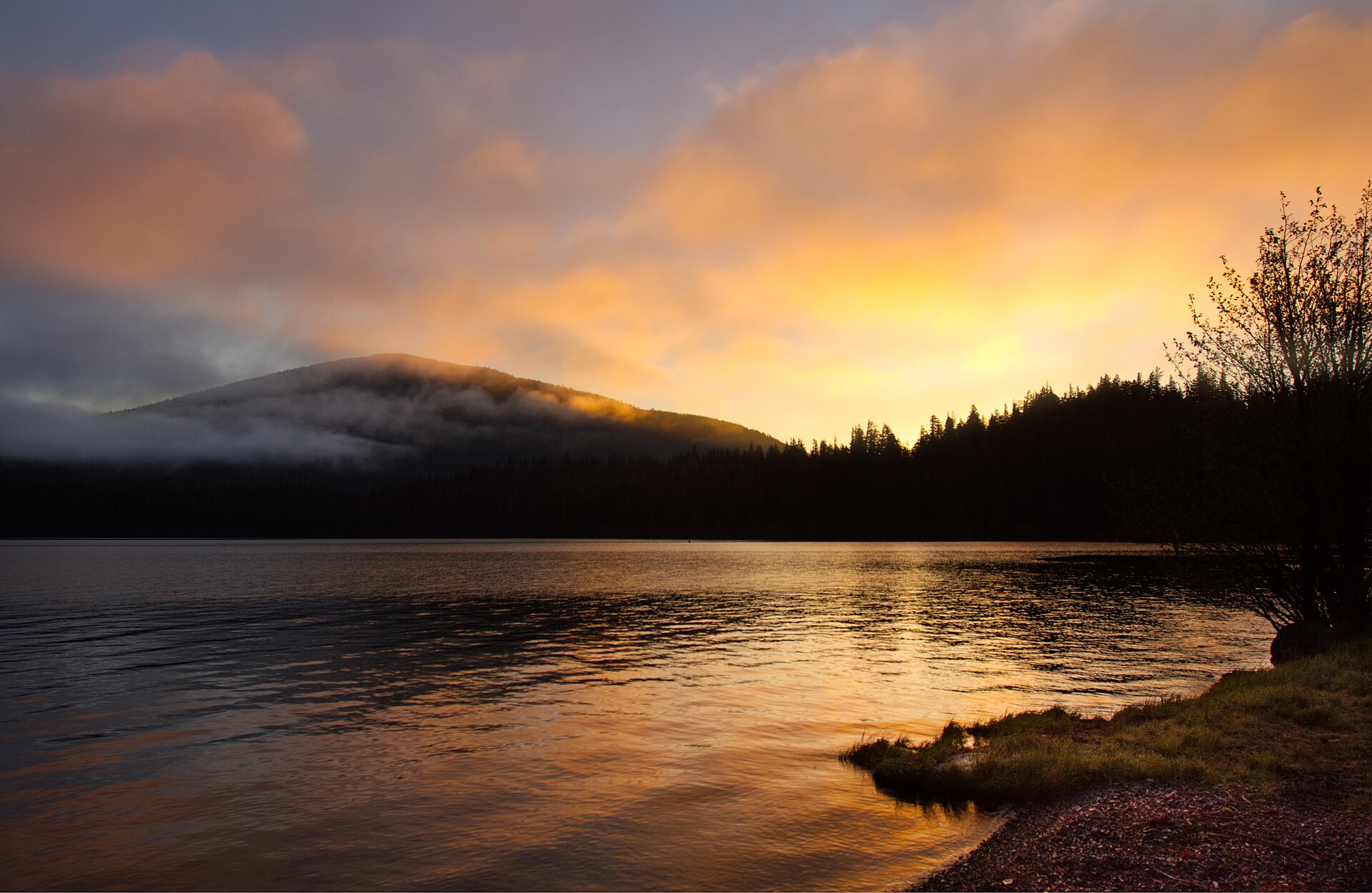 Sunrise, Odell Lake, Oregon - Flickr - Bonnie Moreland (free images)